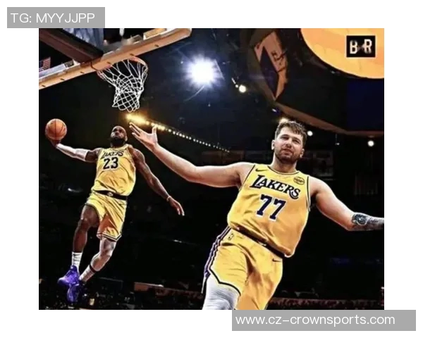 里夫斯分析詹姆斯如何利用东契奇被包夹后的4打3优势进行进攻