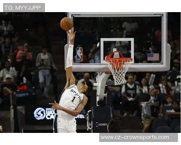 文班在移动中接球威胁显著马刺应加强战术调整以提升进攻效率