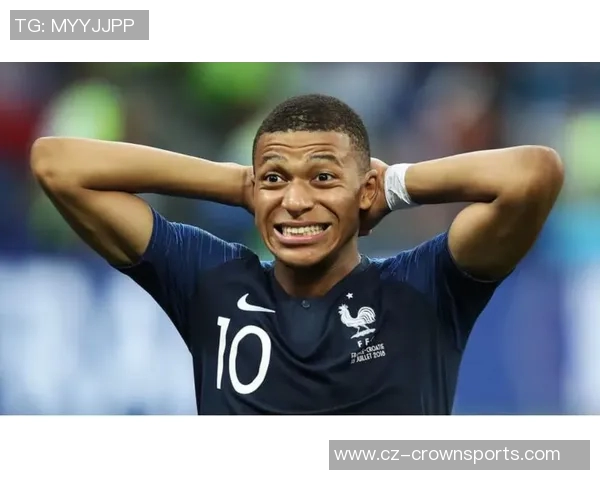 姆巴佩幽默回应对方球迷法语嘲讽称口音太烂引发笑声