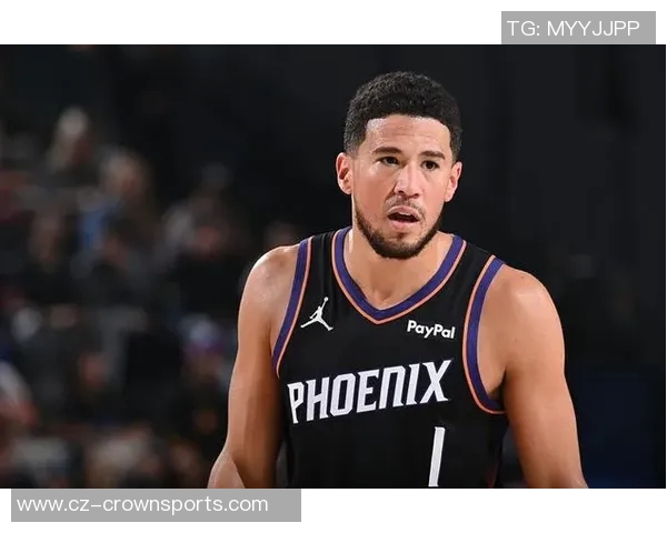 布克复出状态渐入佳境半场出战13分钟贡献10分2助