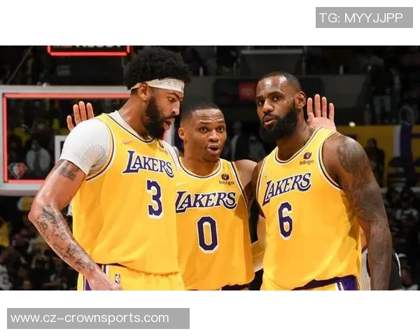 湖人首发阵容基本确定最后一席将在斯玛特拉拉维亚范德彪中产生